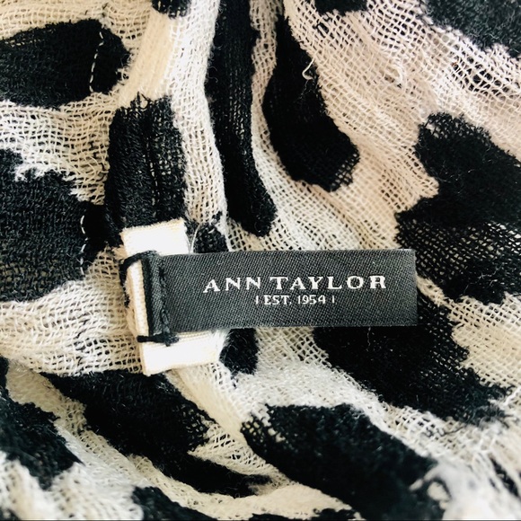 ANN TAYLOR Cheetah Animal Print Black White Scarf - Picture 6 of 8